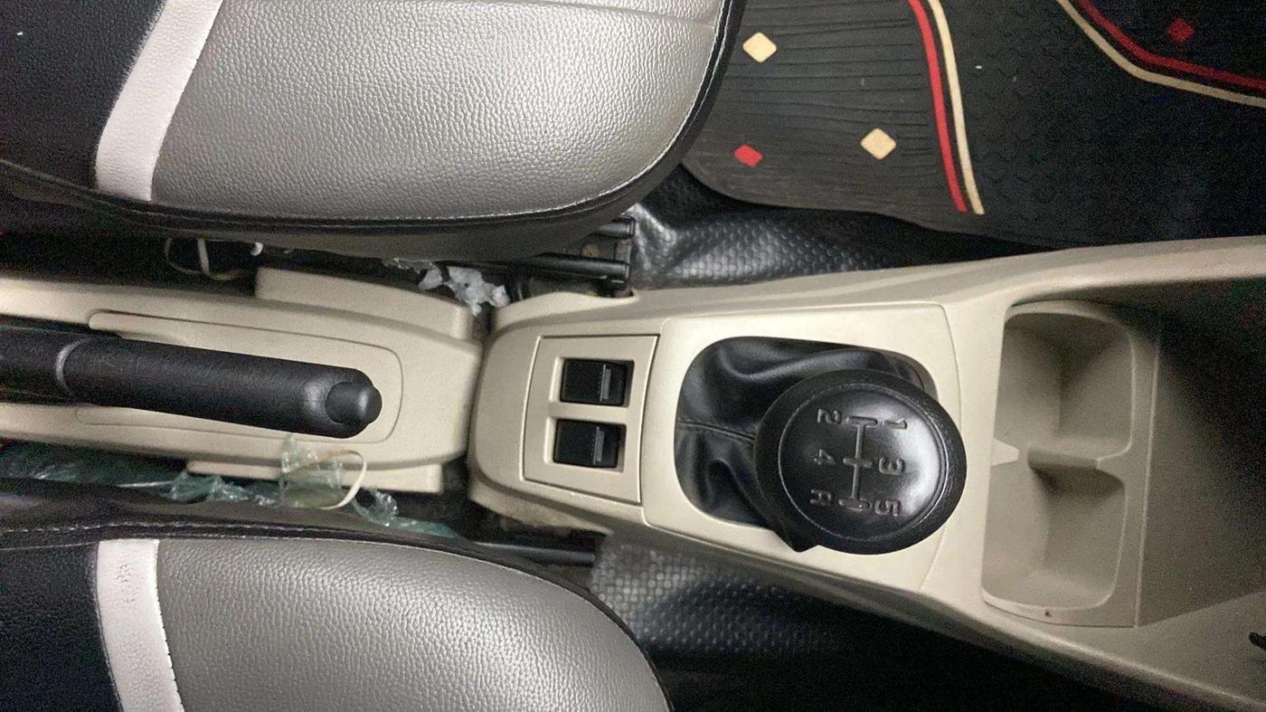 2019 Maruti Alto LXI, Petrol, Manual, 24,531 km, Gear Lever