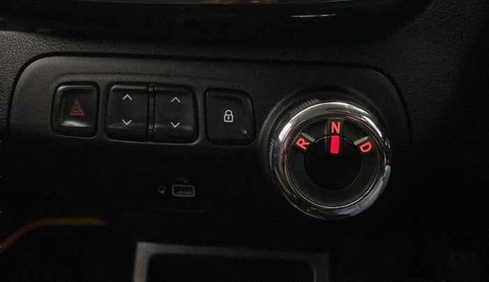 2019 Renault Kwid RXT 1.0 AMT (O), Petrol, Automatic, 36,467 km, Gear Lever