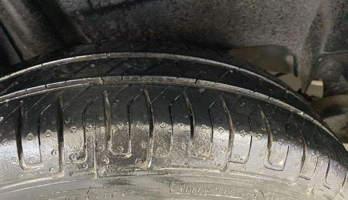 2018 Maruti Dzire VXI, Petrol, Manual, 62,146 km, Right Front Tyre Tread