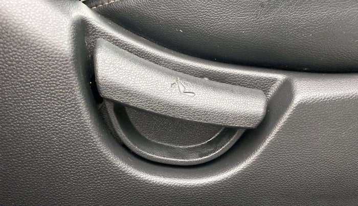 2019 Hyundai Grand i10 SPORTZ AT 1.2 KAPPA VTVT, Petrol, Automatic, 32,430 km, Driver Side Adjustment Panel