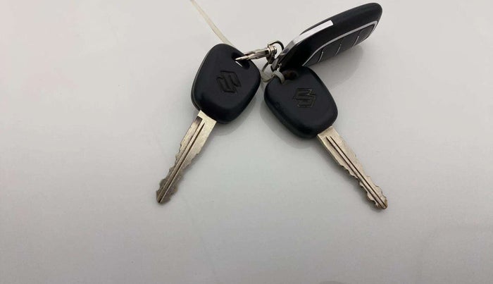2020 Maruti Swift LXI, Petrol, Manual, 31,638 km, Key Close Up