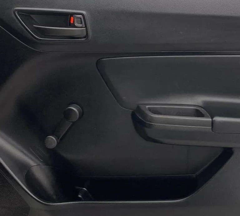 2020 Maruti Swift LXI, Petrol, Manual, 31,638 km, Driver Side Door Panels Control
