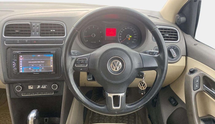 2013 Volkswagen Vento HIGHLINE PETROL AT, Petrol, Automatic, 40,143 km, Steering Wheel Close Up