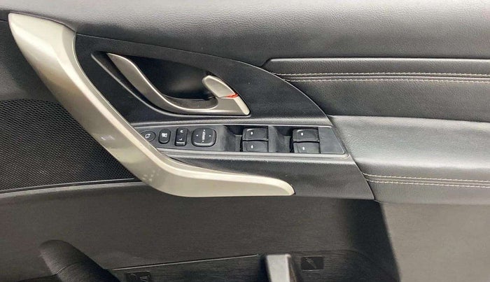 2019 Mahindra XUV500 W11(O), Diesel, Manual, 62,856 km, Driver Side Door Panels Control