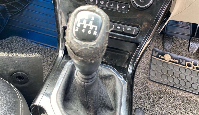 2020 Tata NEXON XZ PLUS PETROL, Petrol, Manual, 51,400 km, Gear lever - Knob cover torn