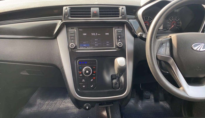 2018 Mahindra KUV 100 NXT K8 P 6 STR DUAL TONE, Petrol, Manual, 32,910 km, Air Conditioner