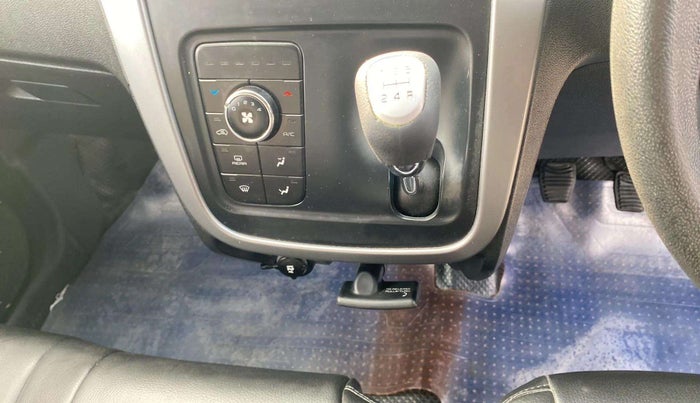 2018 Mahindra KUV 100 NXT K8 P 6 STR DUAL TONE, Petrol, Manual, 32,910 km, Gear Lever