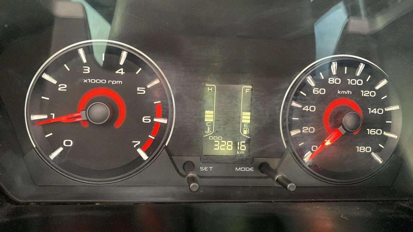 2018 Mahindra KUV 100 NXT K8 P 6 STR DUAL TONE, Petrol, Manual, 32,910 km, Odometer Image