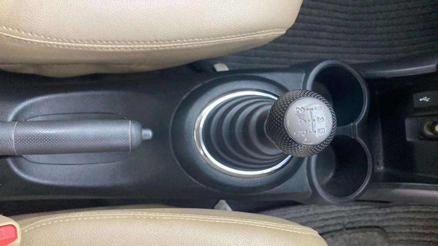 2016 Honda Brio S MT, Petrol, Manual, 64,019 km, Gear Lever