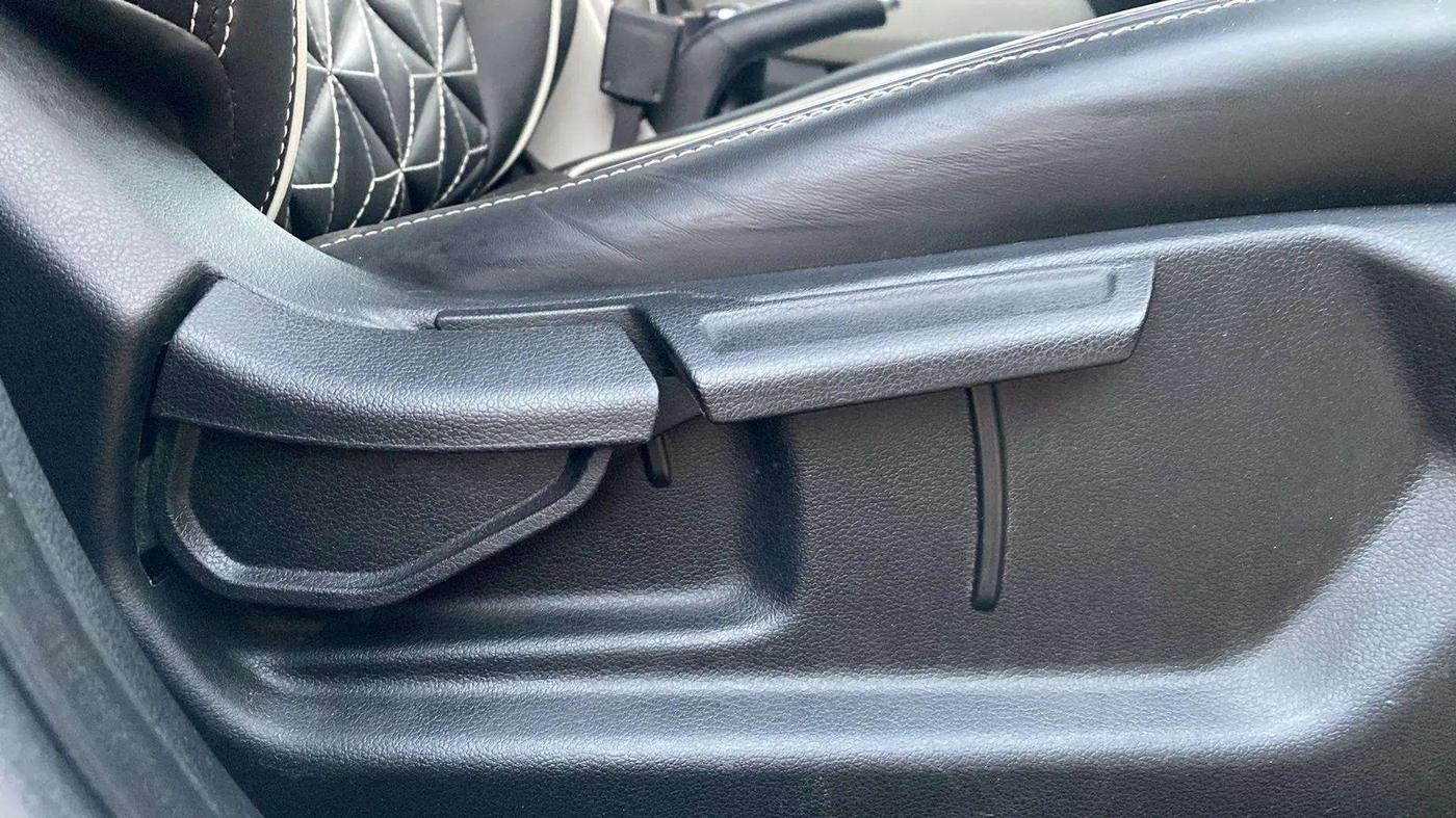 2019 Hyundai VENUE SX PLUS 1.0 TURBO DCT, Petrol, Automatic, 59,176 km, Driver Side Adjustment Panel