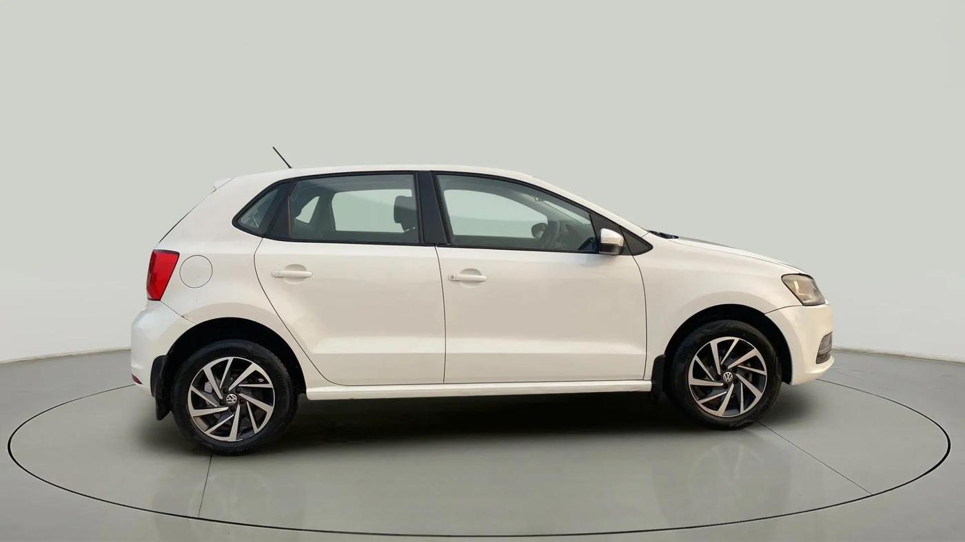 2017 Volkswagen Polo COMFORTLINE 1.2L, Petrol, Manual, 57,684 km, Right Side