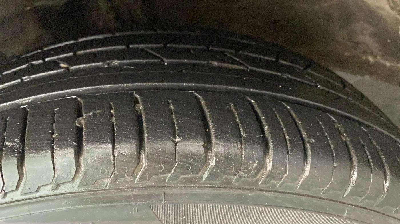 2017 Hyundai Elite i20 ASTA 1.2, Petrol, Manual, 73,948 km, Left Front Tyre Tread