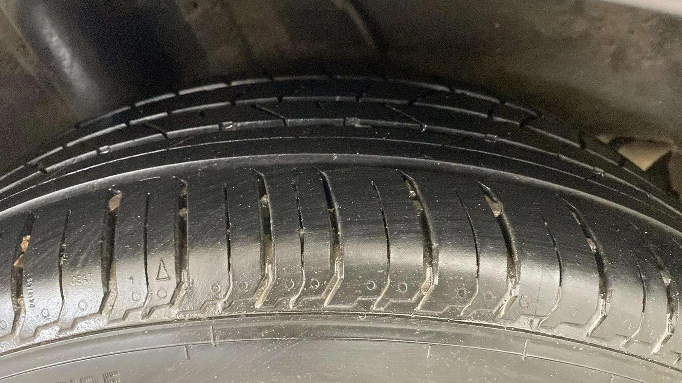 2017 Hyundai Elite i20 ASTA 1.2, Petrol, Manual, 73,948 km, Right Front Tyre Tread