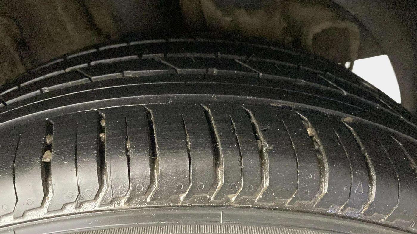 2017 Hyundai Elite i20 ASTA 1.2, Petrol, Manual, 73,948 km, Right Rear Tyre Tread