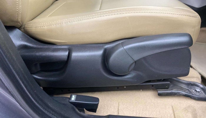 2019 Honda City 1.5L I-VTEC V MT, Petrol, Manual, 31,578 km, Driver Side Adjustment Panel