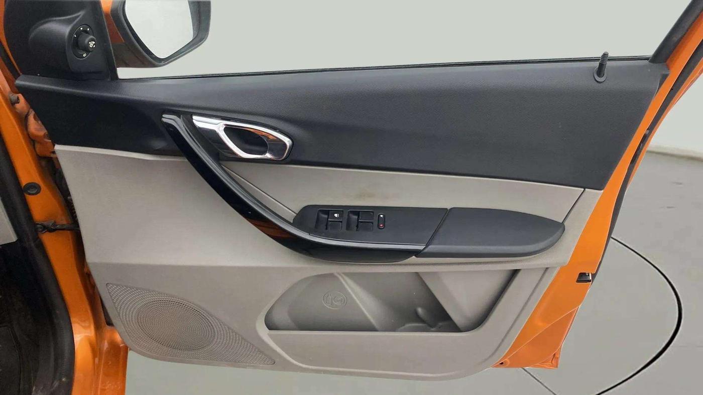 2019 Tata Tiago XZA PLUS PETROL, Petrol, Automatic, 69,611 km, Driver Side Door Panels Control
