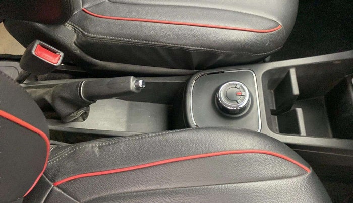 2019 Renault Kwid RXT 1.0 AMT (O), Petrol, Automatic, 22,464 km, Gear Lever