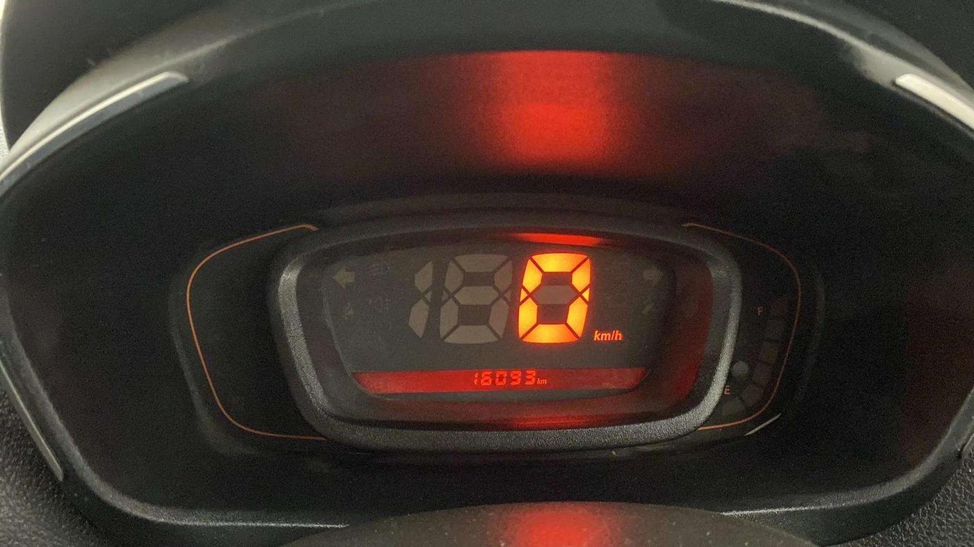 2017 Renault Kwid RXT 02 Anniversary Edition, Petrol, Manual, 16,188 km, Odometer Image