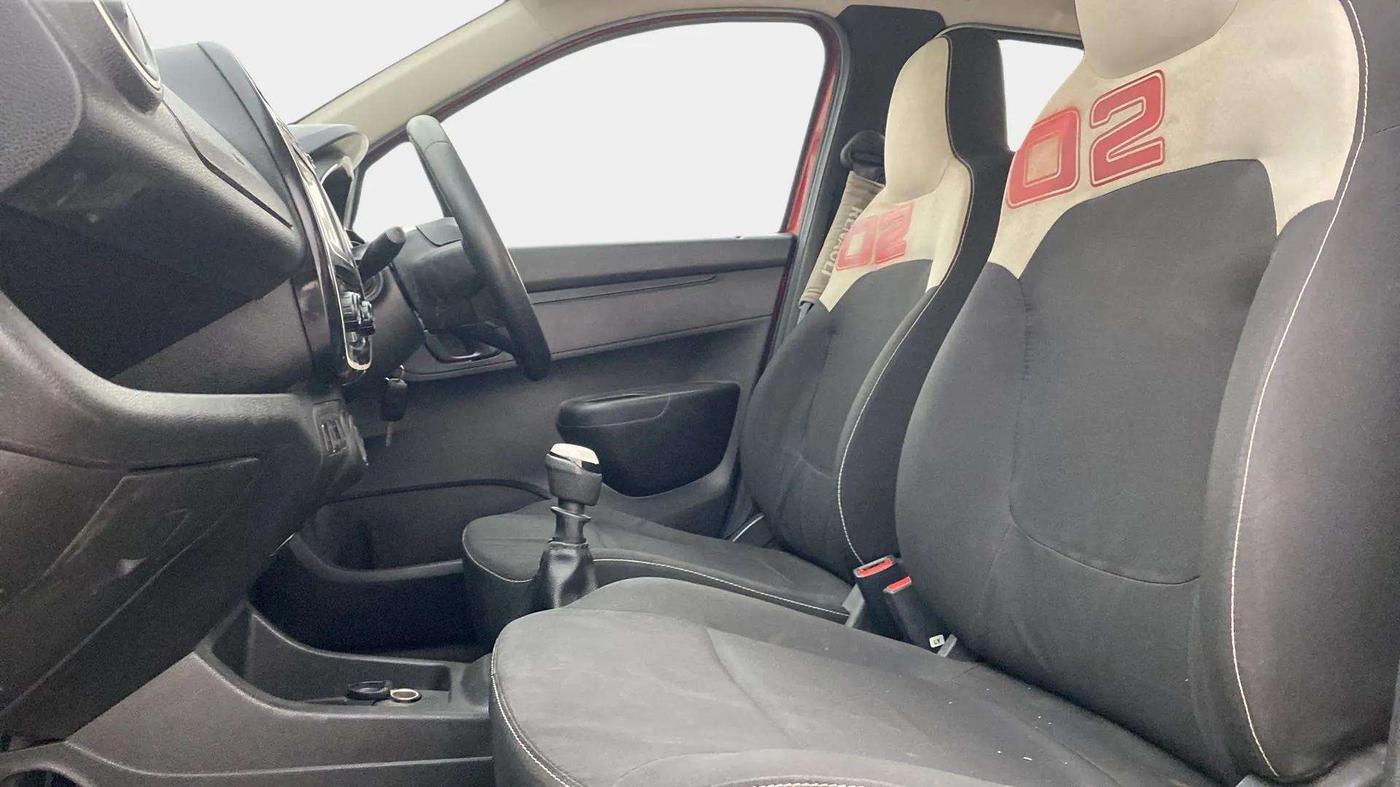 2017 Renault Kwid RXT 02 Anniversary Edition, Petrol, Manual, 16,188 km, Right Side Front Door Cabin