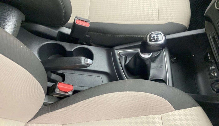2018 Hyundai Elite i20 ASTA 1.2 (O), Petrol, Manual, 37,386 km, Gear Lever