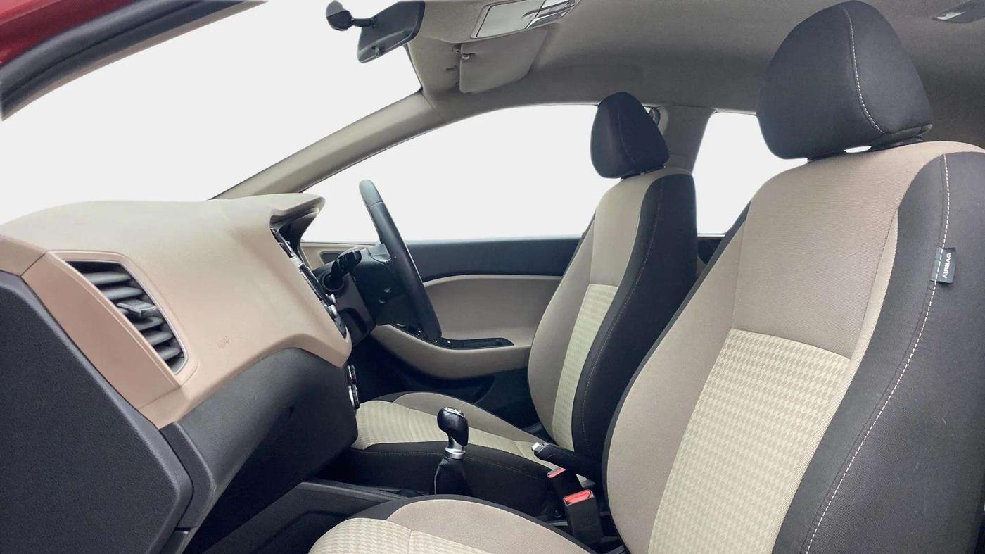 2018 Hyundai Elite i20 ASTA 1.2 (O), Petrol, Manual, 37,386 km, Right Side Front Door Cabin