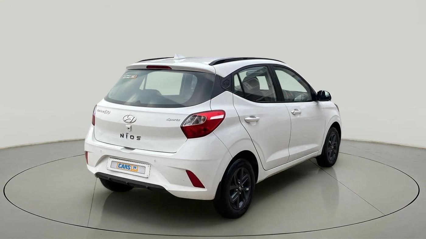 2022 Hyundai GRAND I10 NIOS SPORTZ 1.2 KAPPA VTVT, Petrol, Manual, 29,855 km, Right Back Diagonal