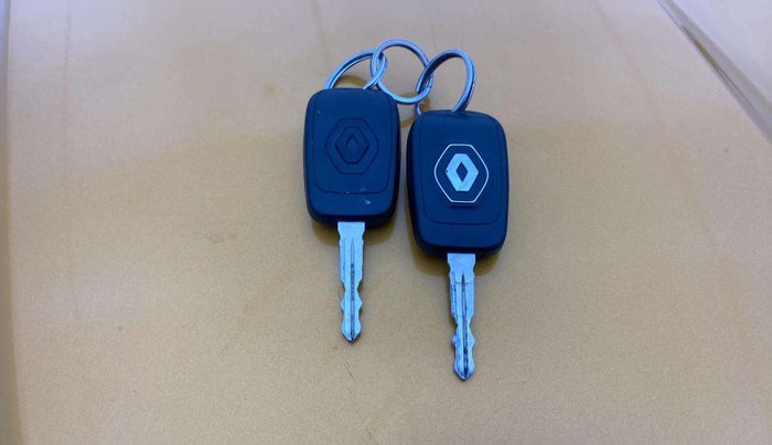 2021 Renault TRIBER RXT, Petrol, Manual, 25,792 km, Key Close Up
