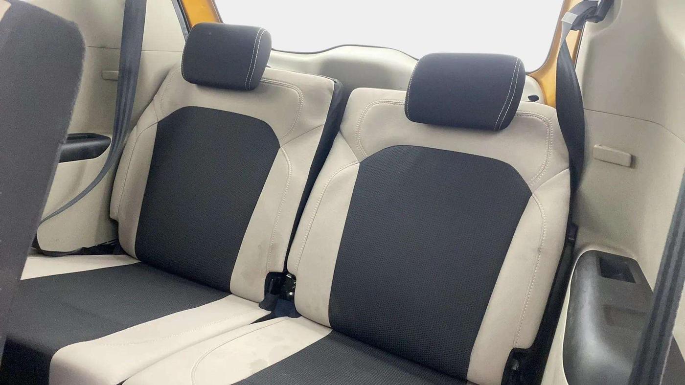 2021 Renault TRIBER RXT, Petrol, Manual, 25,792 km, Third Seat Row ( optional )