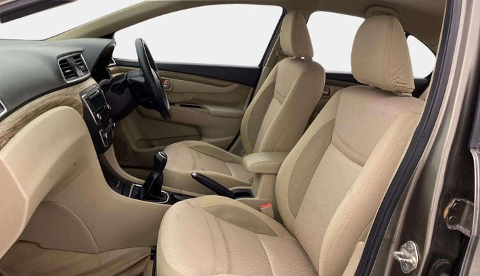 2019 Maruti Ciaz DELTA 1.5 SHVS MT PETROL, Petrol, Manual, 64,141 km, Right Side Front Door Cabin