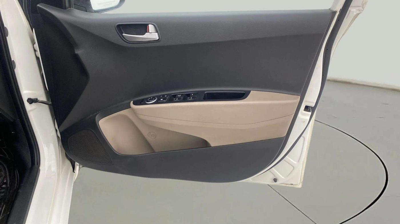 2015 Hyundai Grand i10 SPORTZ 1.2 KAPPA VTVT, CNG, Manual, 92,644 km, Driver Side Door Panels Control