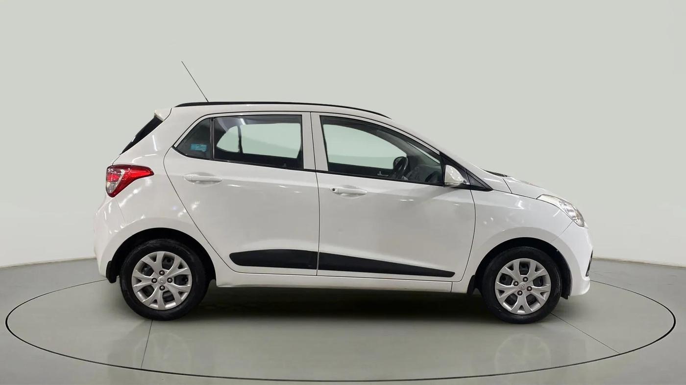 2015 Hyundai Grand i10 SPORTZ 1.2 KAPPA VTVT, Petrol, Manual, 72,923 km, Right Side View