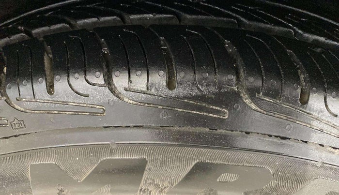 2018 Maruti Dzire VXI, Petrol, Manual, 90,472 km, Left Front Tyre Tread