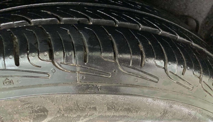 2018 Maruti Dzire VXI, Petrol, Manual, 90,472 km, Left Rear Tyre Tread