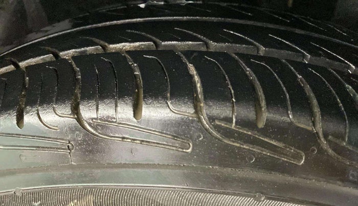 2018 Maruti Dzire VXI, Petrol, Manual, 90,472 km, Right Front Tyre Tread