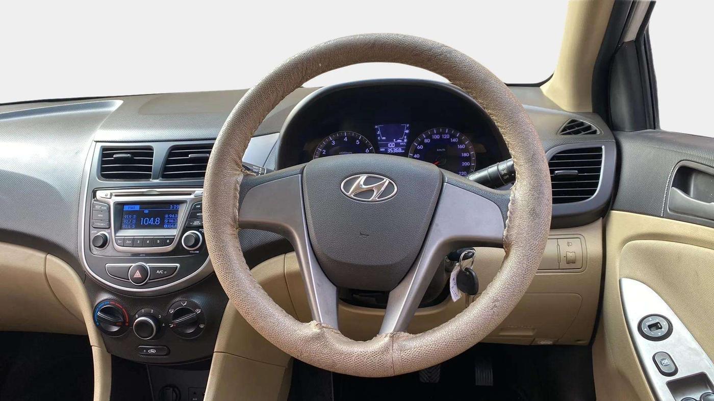 2015 Hyundai Verna FLUIDIC 4S 1.4 VTVT, Petrol, Manual, 35,379 km, Steering Wheel Close Up
