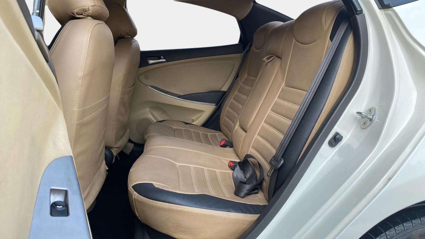 2015 Hyundai Verna FLUIDIC 4S 1.4 VTVT, Petrol, Manual, 35,379 km, Right Side Rear Door Cabin