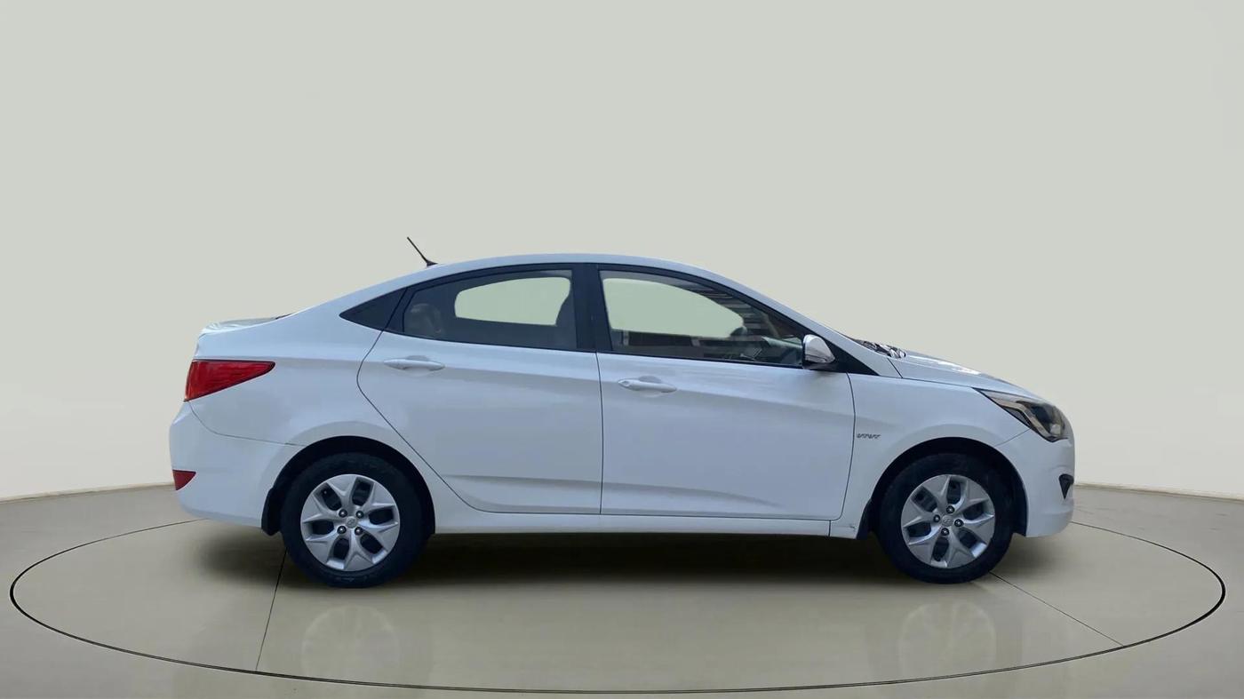 2015 Hyundai Verna FLUIDIC 4S 1.4 VTVT, Petrol, Manual, 35,379 km, Right Side View
