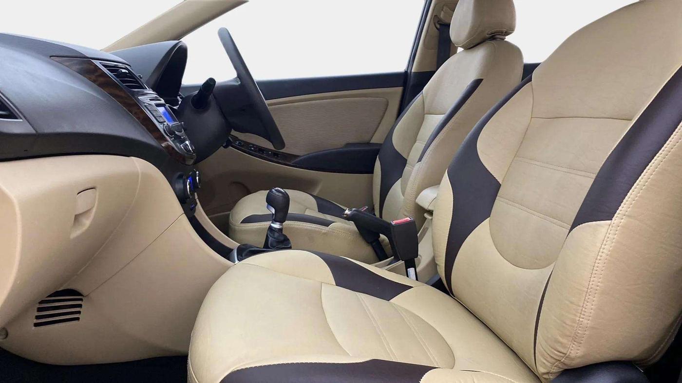 2013 Hyundai Verna FLUIDIC 1.6 VTVT EX, Petrol, Manual, 39,381 km, Right Side Front Door Cabin
