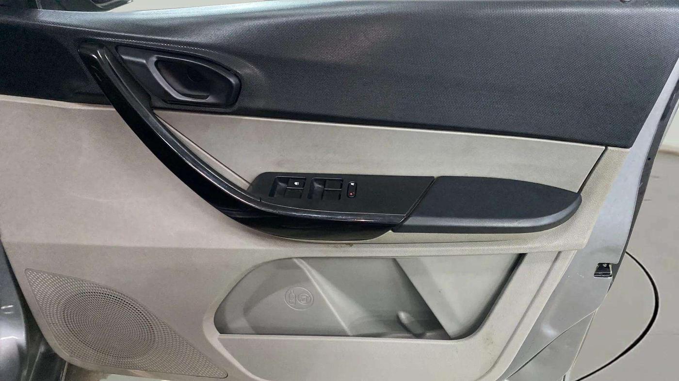 2018 Tata Tiago XT PETROL, Petrol, Manual, 78,301 km, Driver Side Door Panels Control