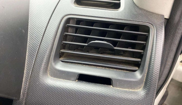 2017 Maruti Swift LXI (O), Petrol, Manual, 27,300 km, AC Unit - Front vent has minor damage