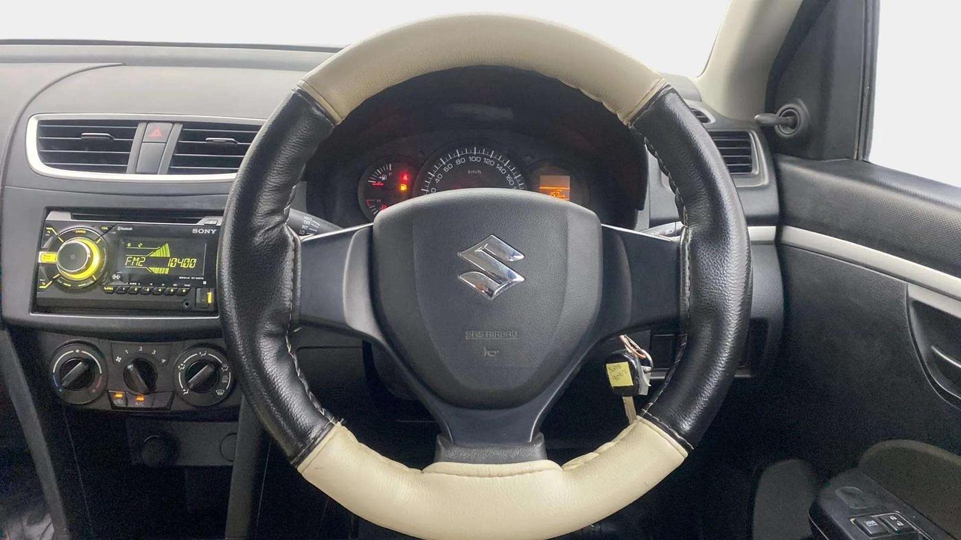 2017 Maruti Swift LXI (O), Petrol, Manual, 27,300 km, Steering Wheel Close Up