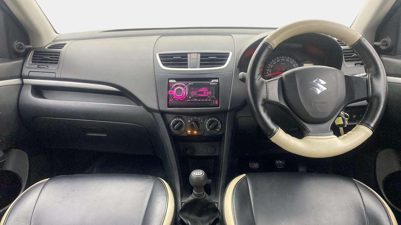 2017 Maruti Swift LXI (O), Petrol, Manual, 27,300 km, Dashboard