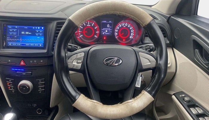 2021 Mahindra XUV300 W6 1.2 PETROL AMT, Petrol, Automatic, 75,377 km, Steering Wheel Close Up