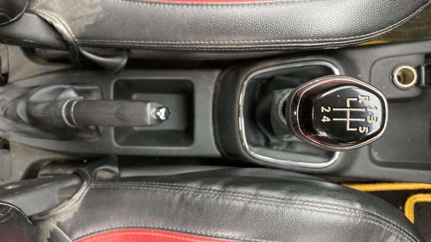 2019 Renault Kwid RXT 1.0 (O), Petrol, Manual, 64,796 km, Gear Lever