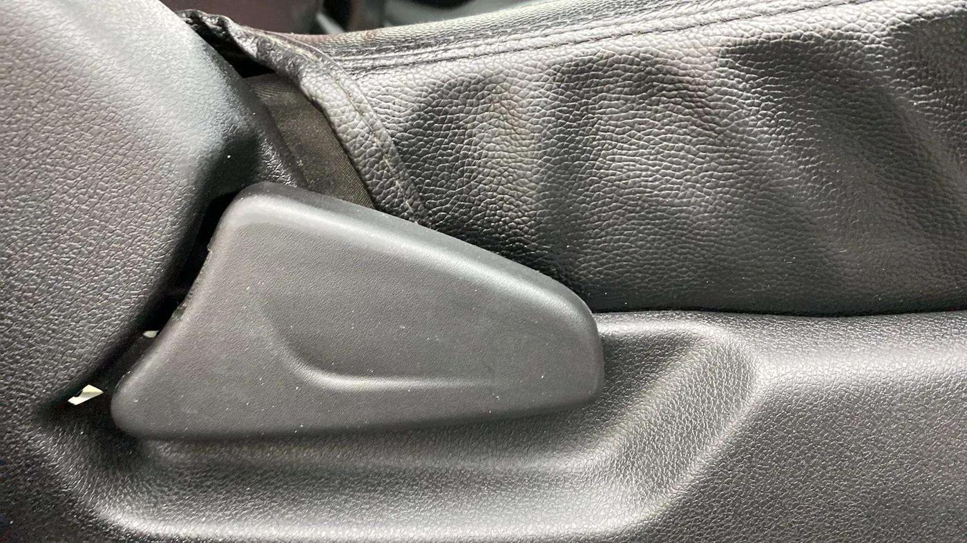 2019 Renault Kwid RXT 1.0 (O), Petrol, Manual, 64,796 km, Driver Side Adjustment Panel