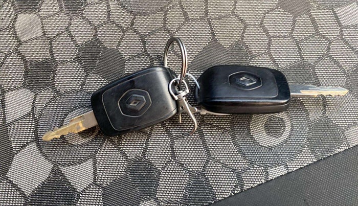 2015 Renault Kwid RXL, Petrol, Manual, 45,349 km, Key Close Up