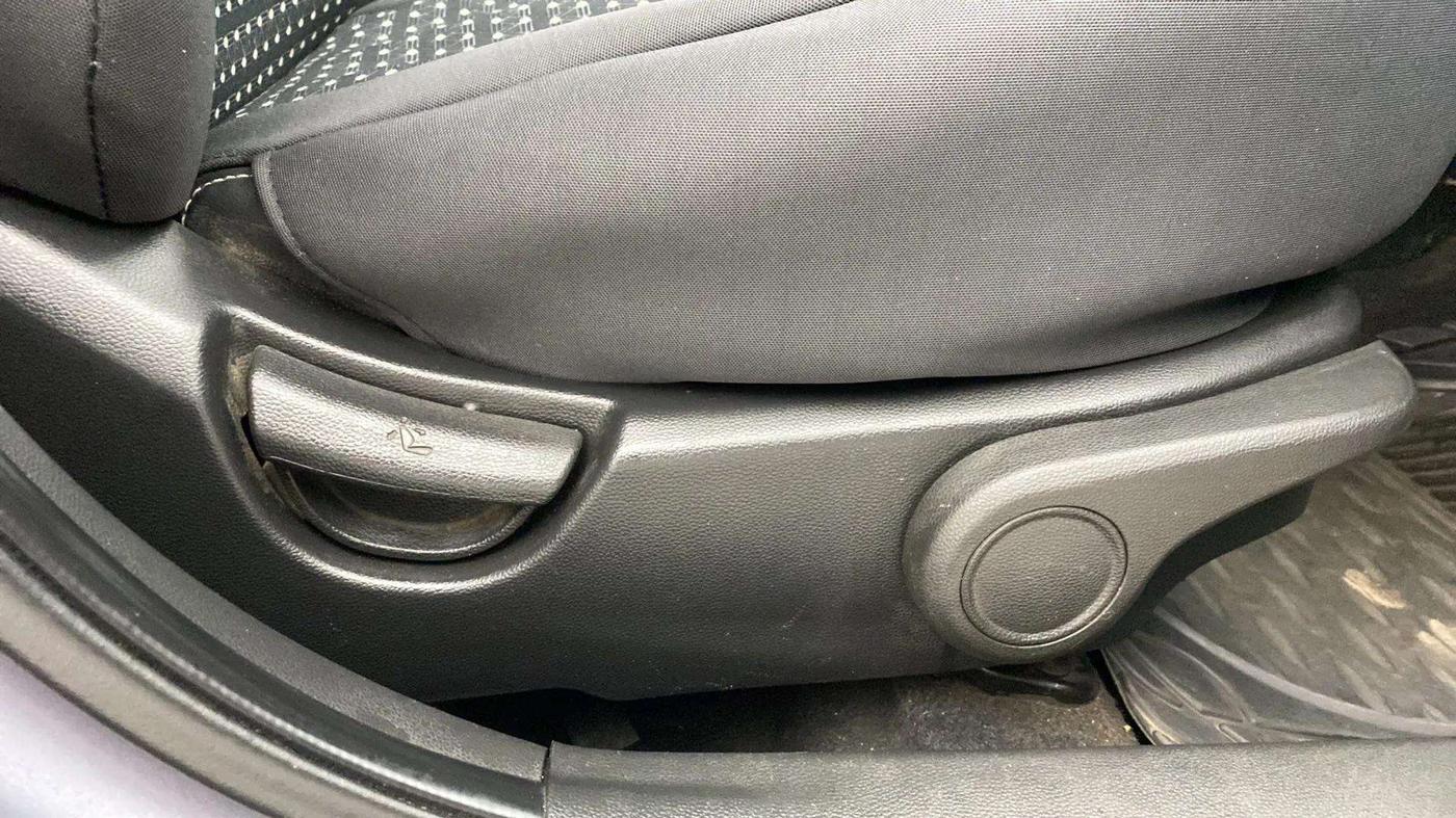 2017 Hyundai Grand i10 ASTA 1.2 KAPPA VTVT, Petrol, Manual, 65,753 km, Driver Side Adjustment Panel