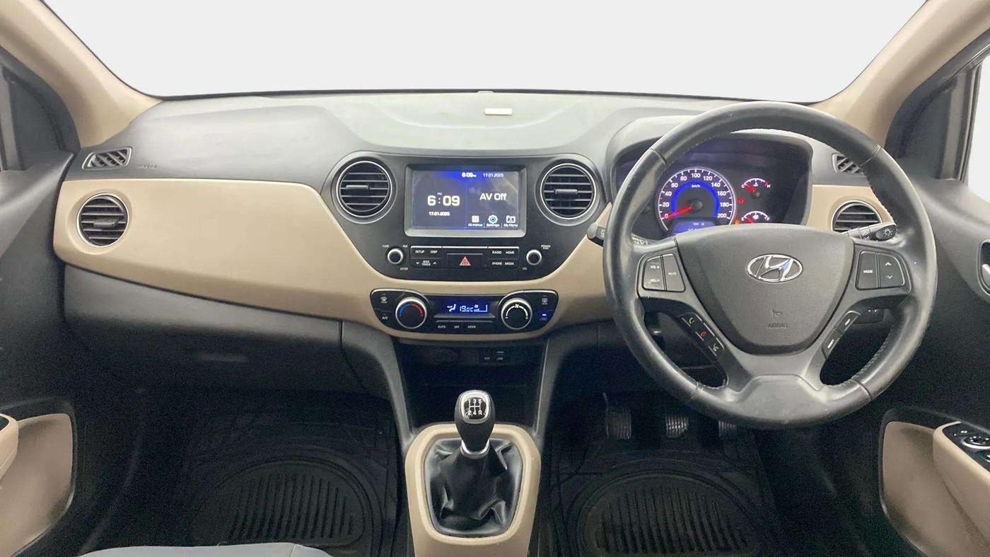 2017 Hyundai Grand i10 ASTA 1.2 KAPPA VTVT, Petrol, Manual, 65,753 km, Dashboard