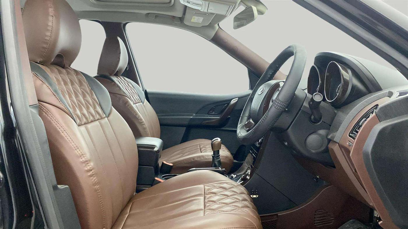 2020 Mahindra XUV500 W9, Diesel, Manual, 57,760 km, Right Side Front Door Cabin