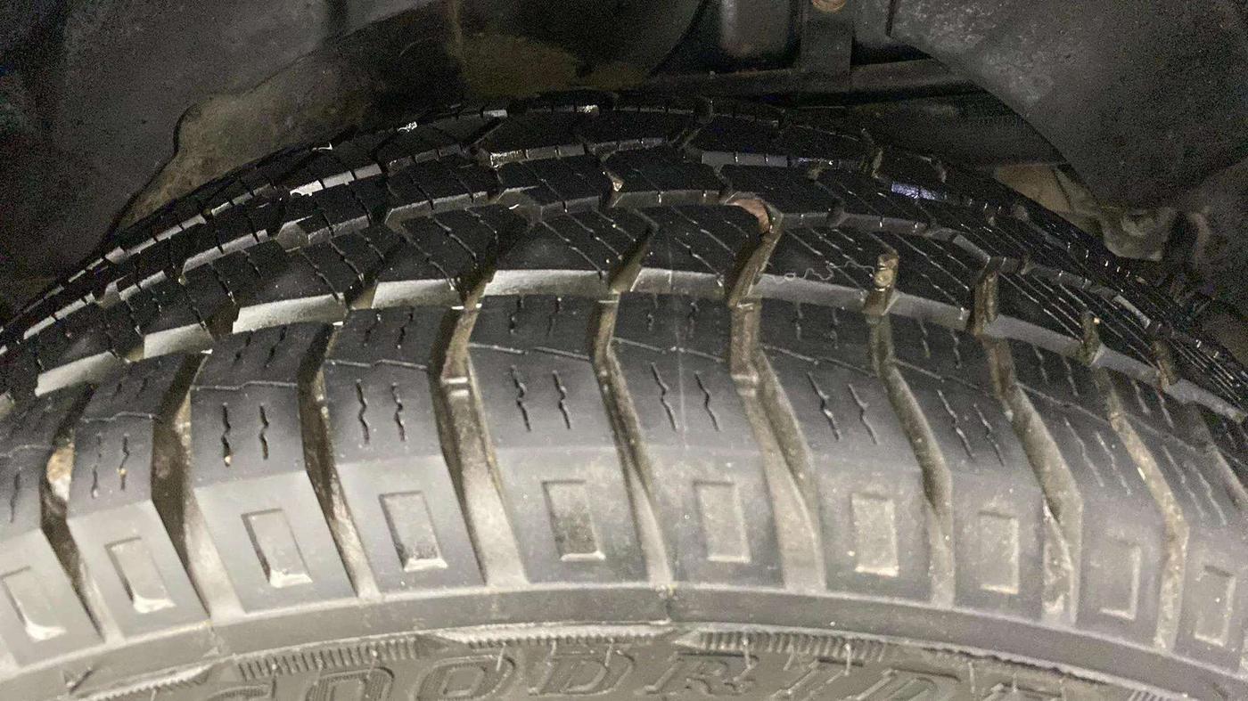 2020 Mahindra XUV500 W9, Diesel, Manual, 57,760 km, Left Rear Tyre Tread